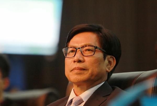 云南省教育厅原厅长微博自曝出轨还附床照 回