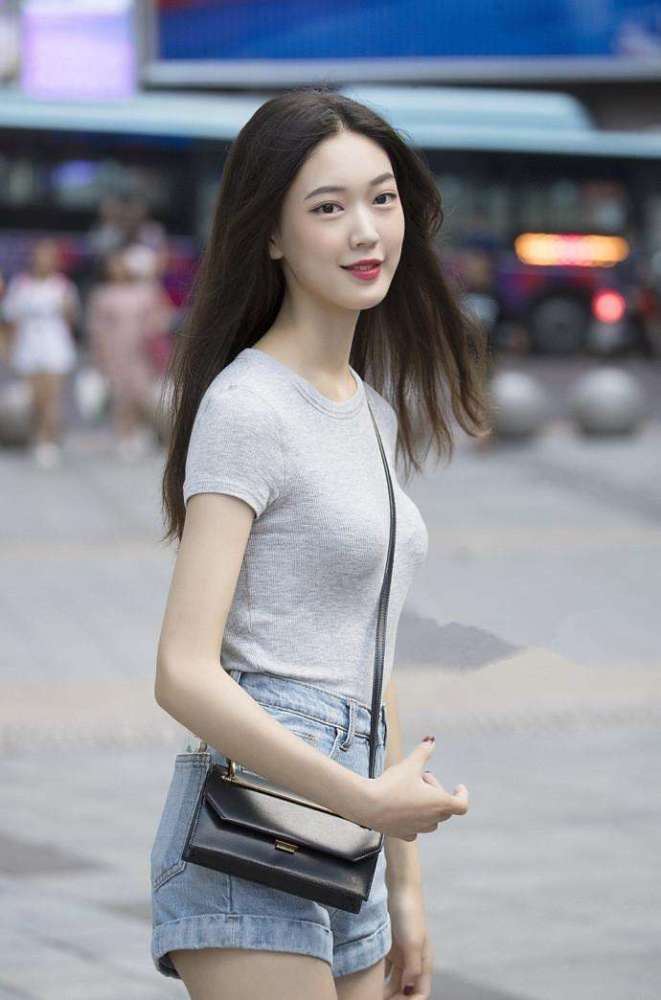 女人过了30岁想要精致,少穿三种t恤,从三个地方入手耐看优雅