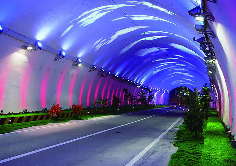 全球最长的双洞公路隧道,历时五年修建,创下六个之最就在中国