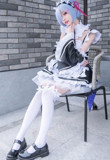 白丝蕾姆cosplay,可爱的女仆,网友:"过气"老婆!