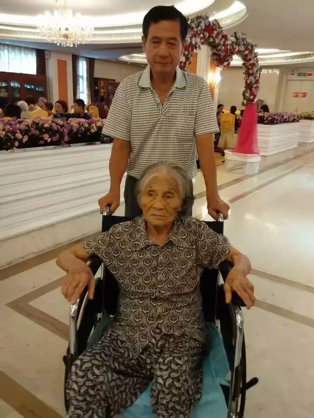 黄运生,现年70岁,在家中排行老二,是一名退休的公安干警,居住在西区下