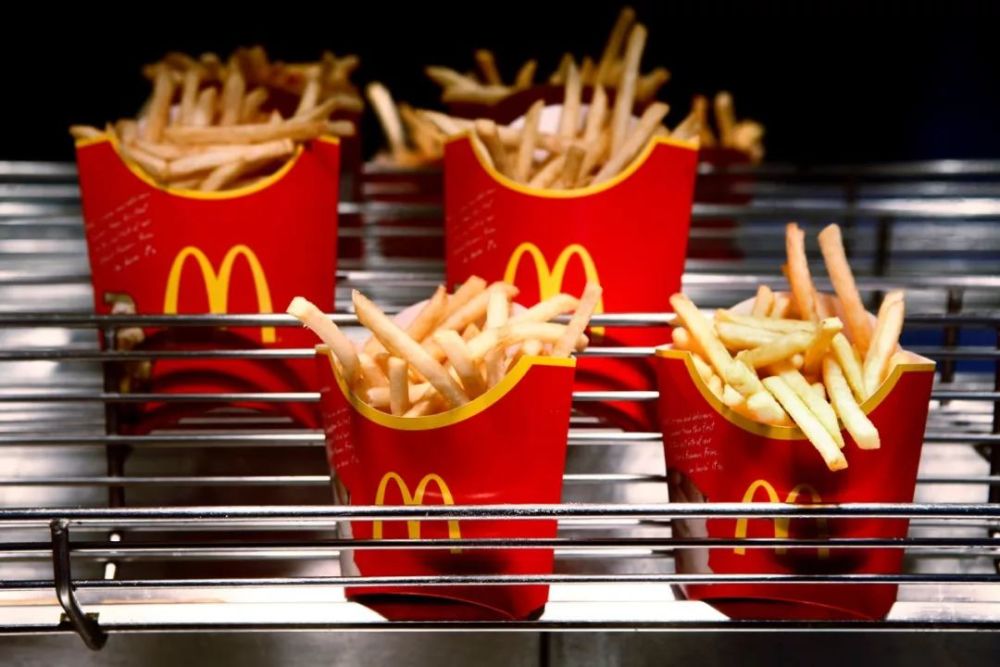 英国一男孩吃垃圾食品吃瞎了……垃圾食品这么可怕吗