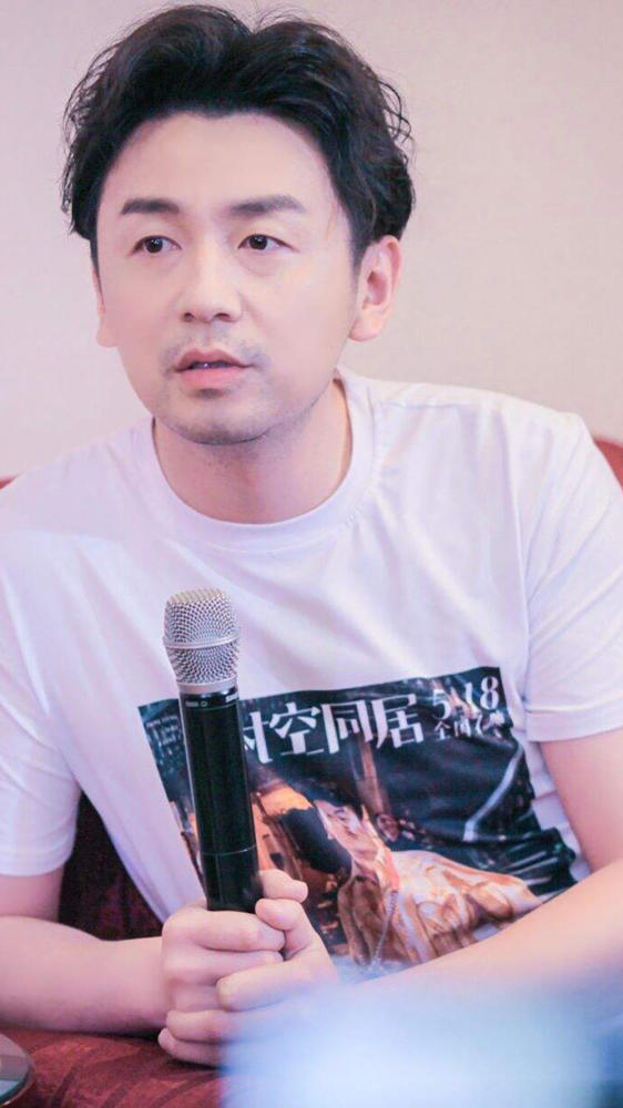 年轻时的沈腾很帅,当看到雷佳音,才明白什么是校草!