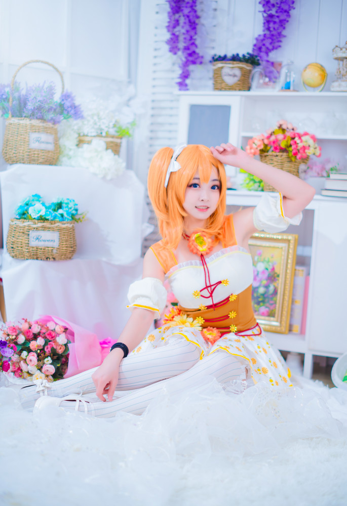 花精灵果cosplay,小姐姐穿的很凉快呀!