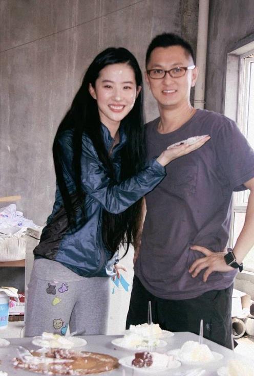 神仙姐姐刘亦菲的生活照曝光,可清纯 可撩人,小时候有