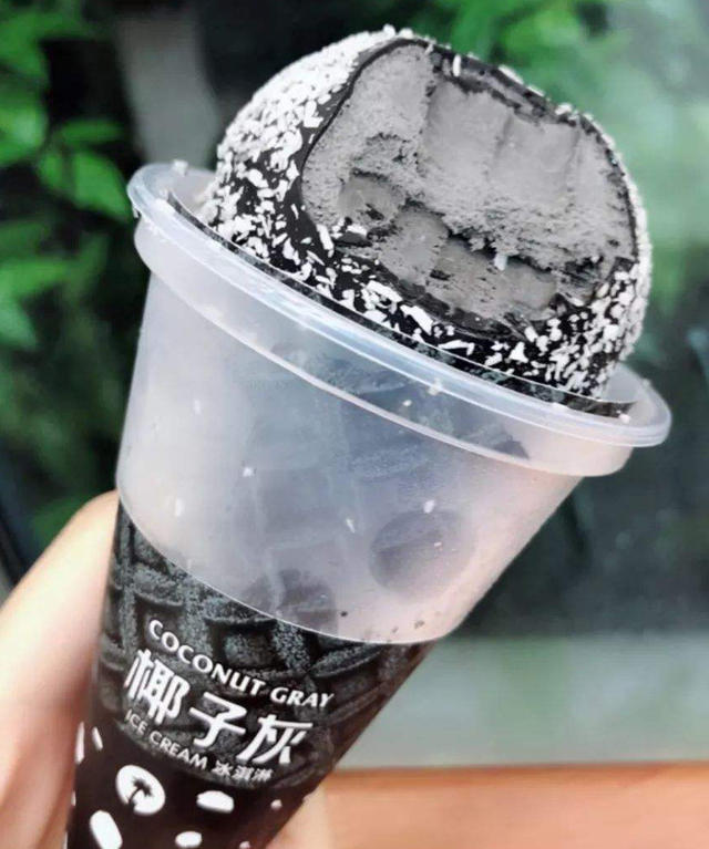 "谁吃谁后悔"的网红雪糕,乌云冰淇淋上榜,图4吃完"满嘴黑"