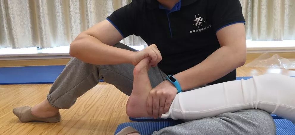 偏瘫患者下肢训练之踝背屈练习