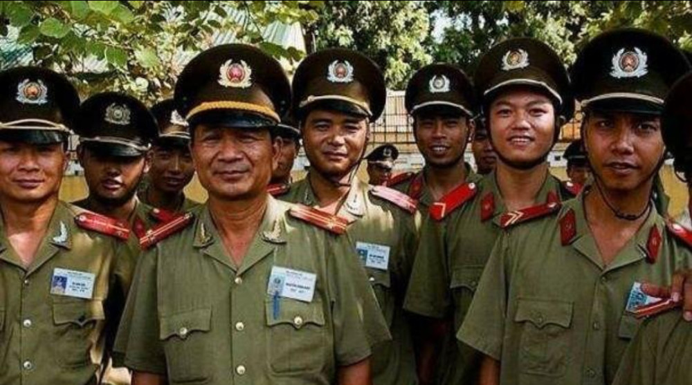 越南拥有3万多公安军,新制服上为何都使用了绿色领章?