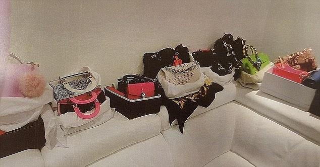 银行失误让她账户得460万美金 挥霍后求判无罪