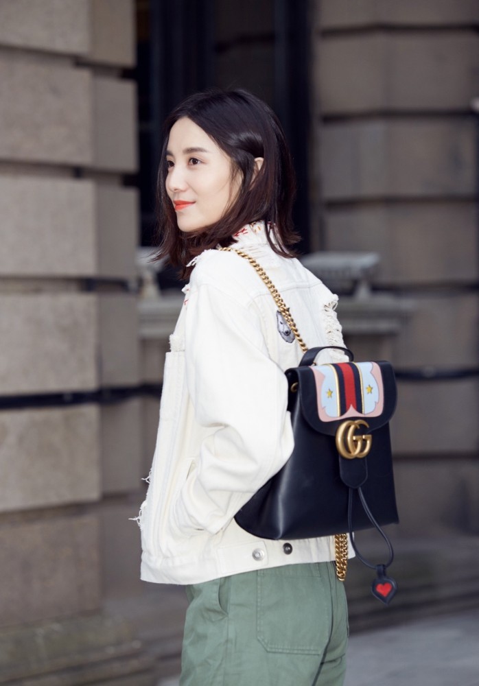杨幂的小书包被抢疯了,2016最火双肩包都在这