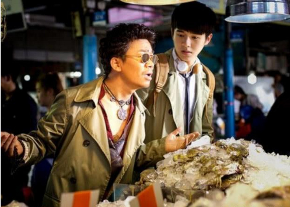 唐人街探案:张子枫的笑诡异吓人,看到她手里拿的书后