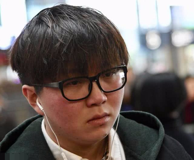然而就在最近,有网友就发现毛不易已经减肥了,减肥后的照片真的是