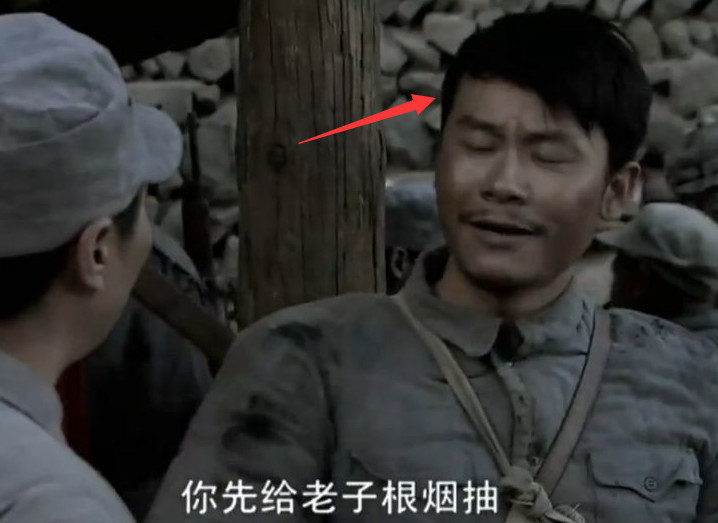 亮剑:张大彪摔帽,老版是社会板寸,新版乌黑秀发