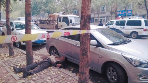 男子猝死街头 疑因喝酒引发心脑血管疾病所致