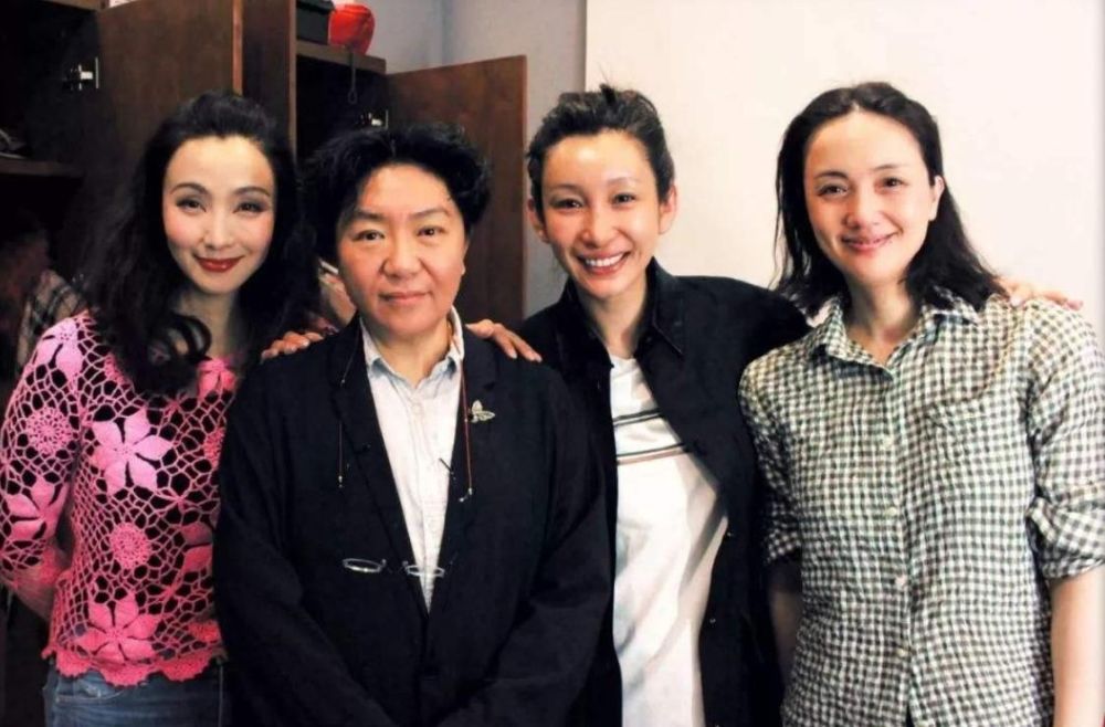 45岁朱媛媛近照,隐瞒了25年的老公,原来是我们熟悉的他