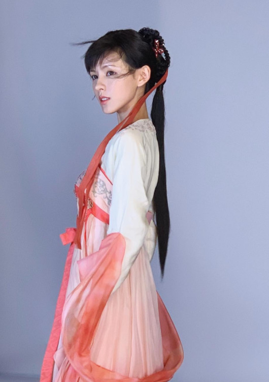 恋爱中的张予曦有多美?穿汉服跳舞,侧身的一瞬间,全网
