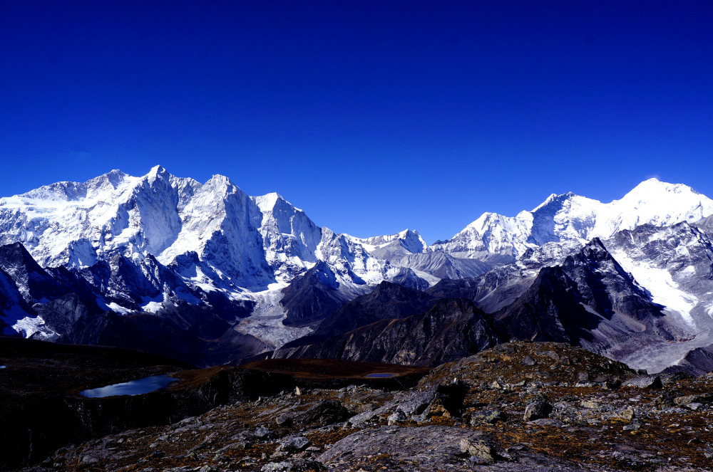 喜马拉雅山是"空心"的?科学家实地检测,内部可能真的不是石头