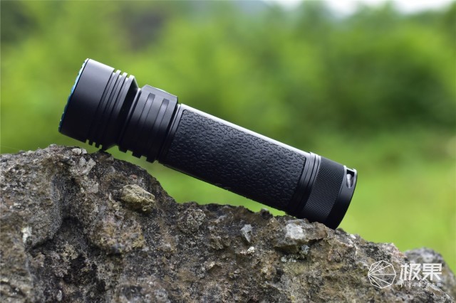 傲雷探索家ii pro,一款追求人性化的手电筒