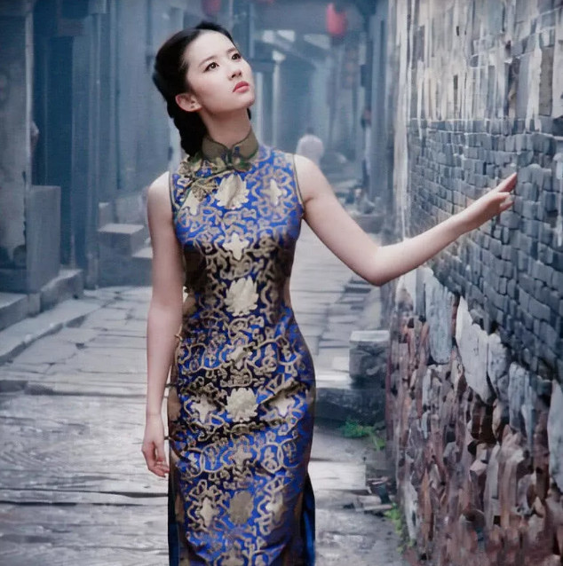 刘亦菲的古装照够美了,没想到旗袍装更惊艳,网友:无法