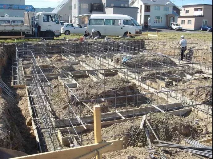 在建房时地基应该选择什么材料?自建房如何做地基?