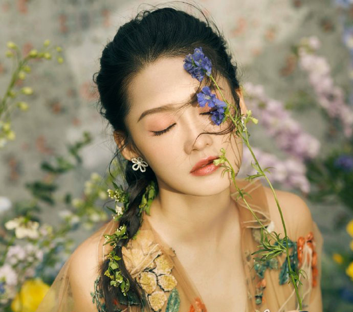 李沁近期写真,化身高冷女神气质十足,网友:太有范了!