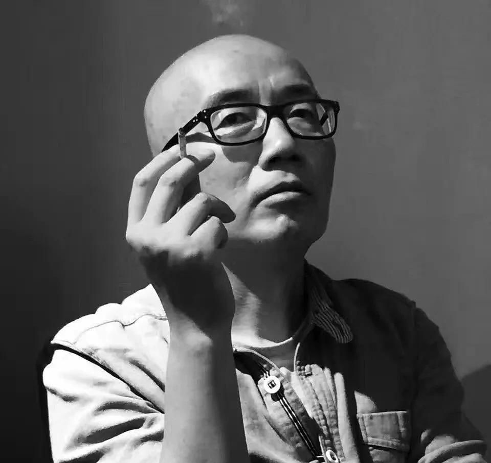 韩东  