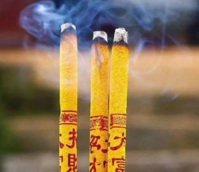 寺庙烧香"根数"有讲究,3根,6根,含义不同,最终结果不同