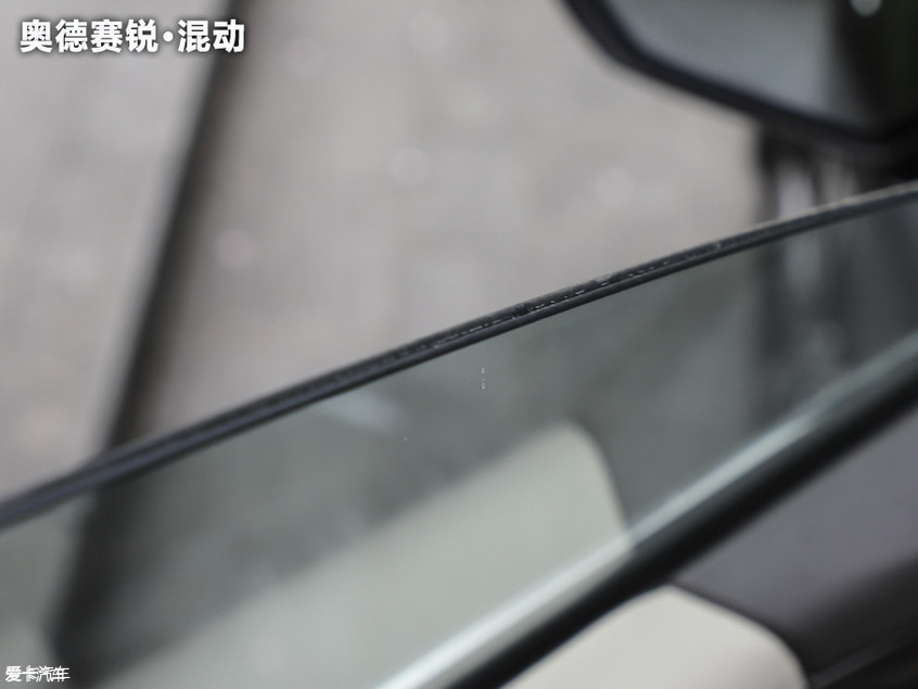 锐·混动车型优化了部分隔音材料,并且将前玻璃升级为双层隔音玻璃