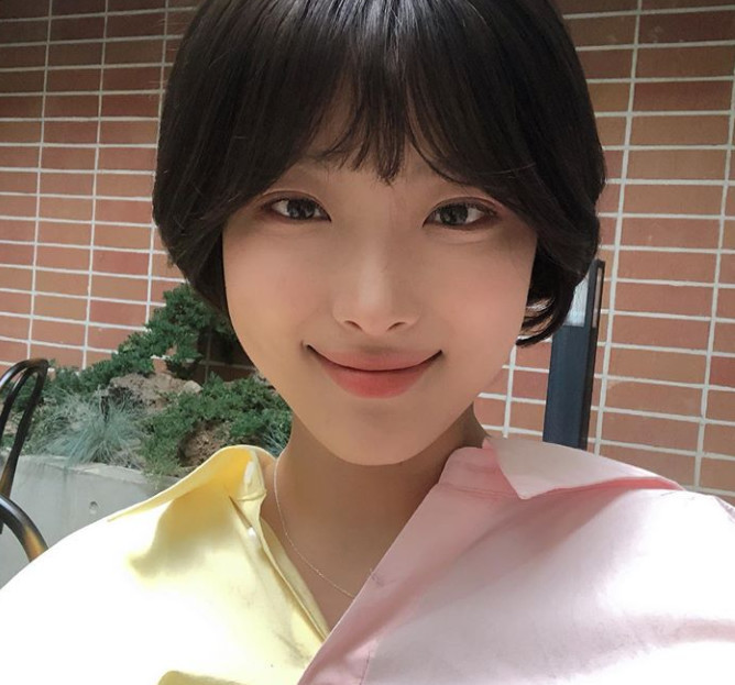 韩国网红患癌后录剃光头视频,又哭又笑强装坚