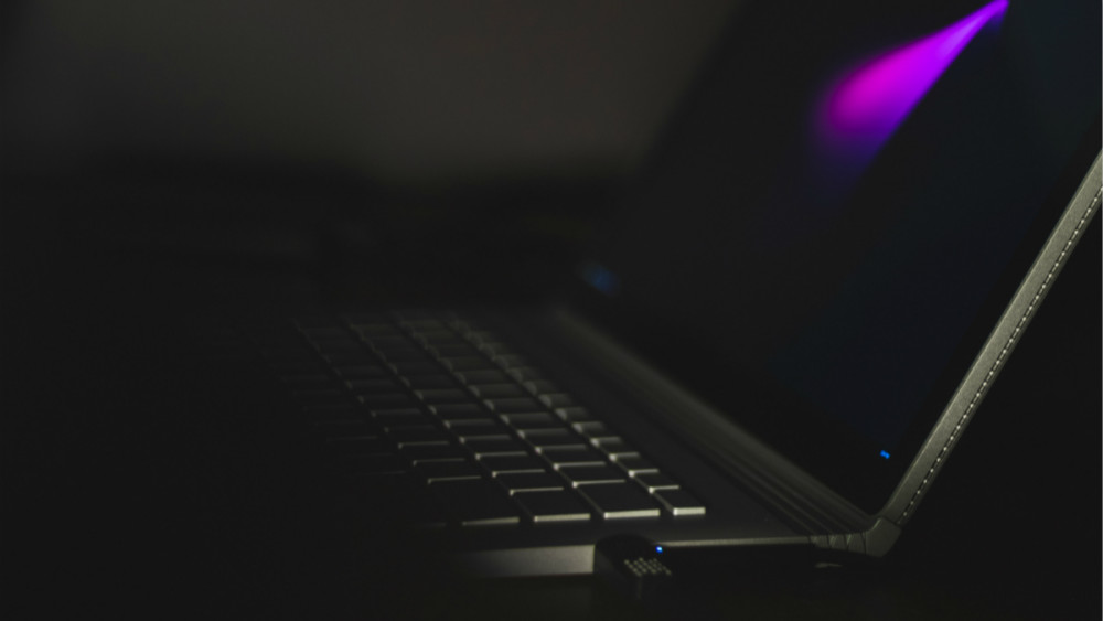 不再手动切换 用这个小工具一键开启windows 夜间模式 看点快报