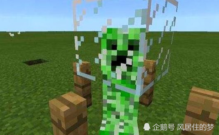 第二件:苦力怕爆炸,苦力怕是会进行自爆的,当苦力怕变成了雷电苦力怕