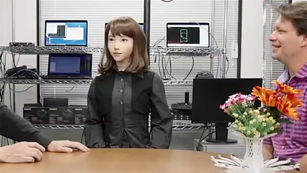 日本女性机器人上线