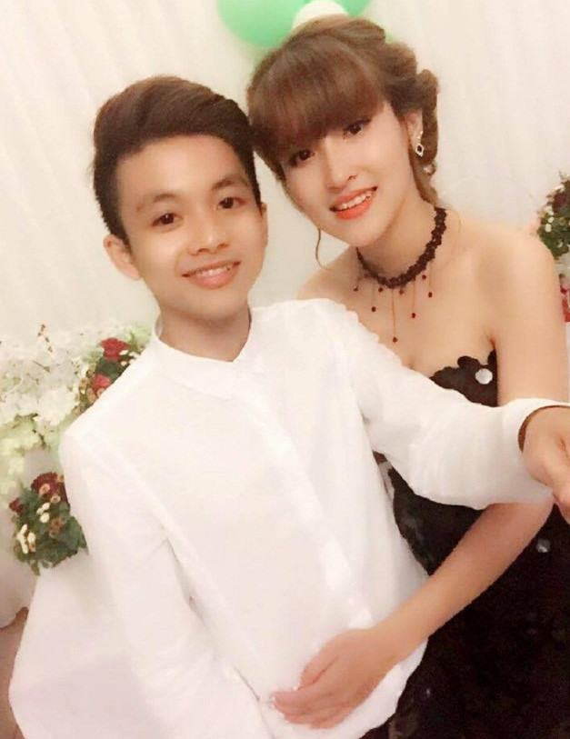 28岁美女嫁给18岁小伙,新娘美若天仙,网友:女大十开奔驰