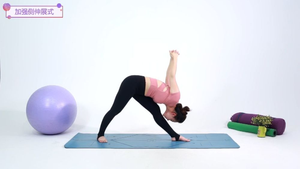 美女坐桌脚放椅子上猜成语_看图猜成语(3)