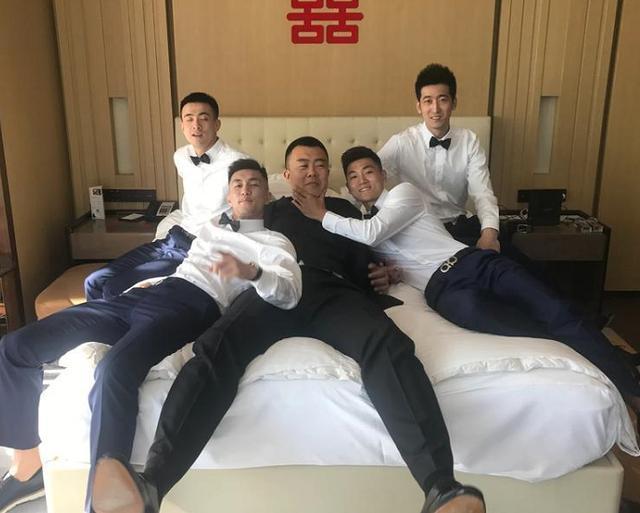 韩德君大婚!潘长江助阵,辽篮后卫线组伴郎团,周琦和杜锋也到场