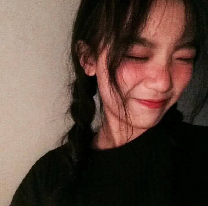 ins·阴暗系·女生头像:"互相想念,却越走越远"