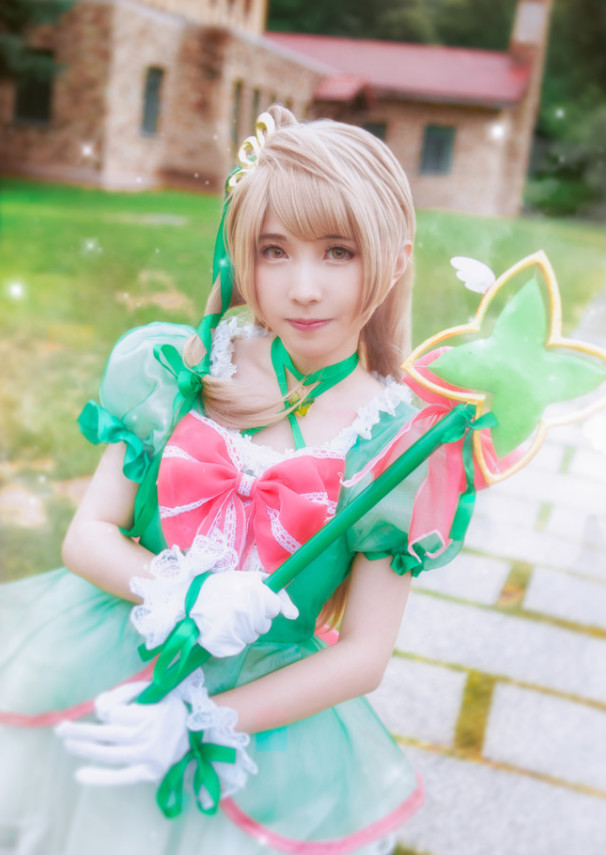 大眼萝莉cos魔法少女,身高不过155,却被"初恋腿"抢了镜