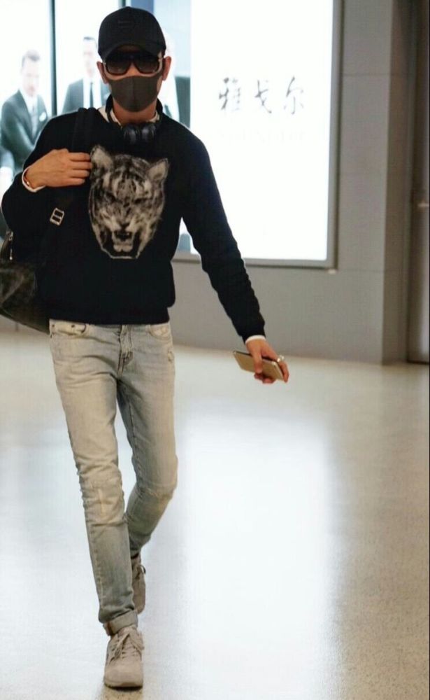 罗晋上节目穿了双高跟鞋,这是穿了唐嫣的鞋子