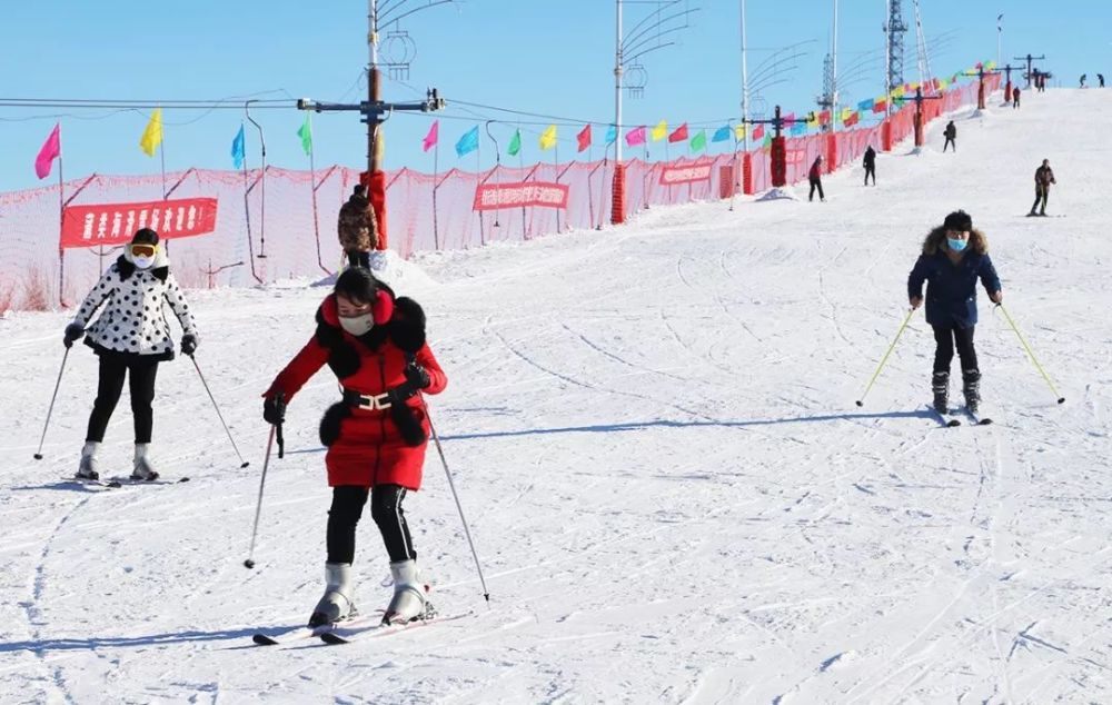 蒲类海大观园 滑雪场 婚庆园