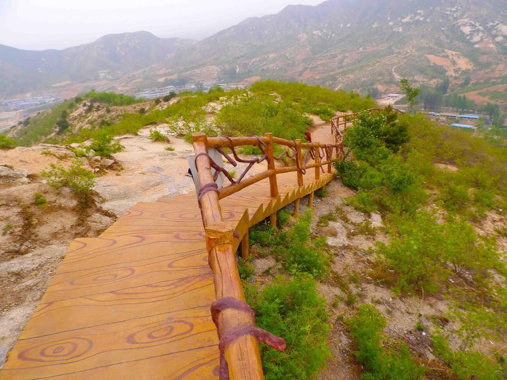 头沟里大青山风景区是需要一步一步的登上去,散心遛弯的乐趣,这里有