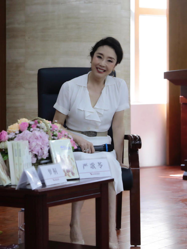严歌苓:女导演,女作者,女叠码仔是一个理想组合