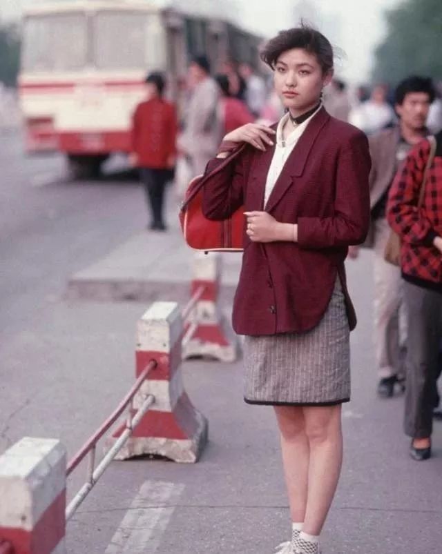 老照片:80年代时尚女性的服饰搭配,原来30年前她们已如此时髦了