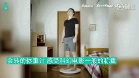 在衣服上写着: 请在