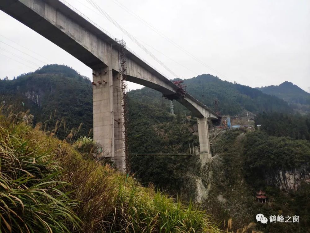 鹤峰公路四通八达,你知道全县跨越沟壑的桥梁有多少座吗?