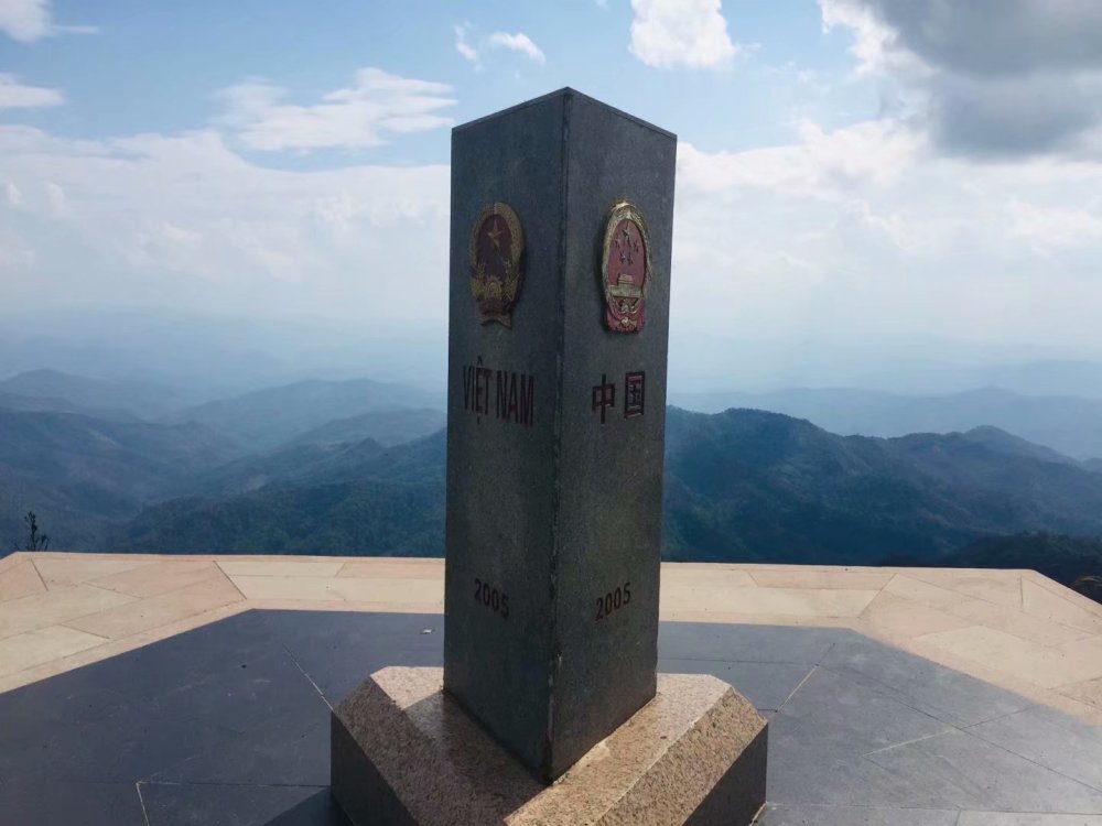 醉美云南—自驾游江城县能一眼望三国,那界碑太漂亮了