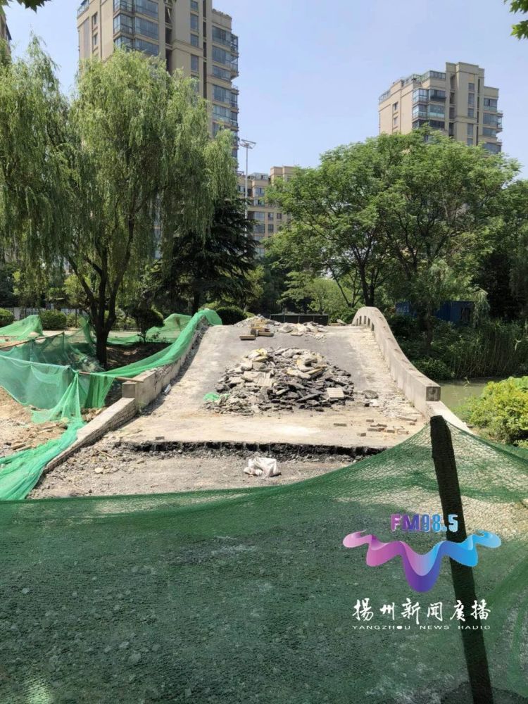 行风追踪:扬州曲江公园步道成了草坪?市民散步去哪里?