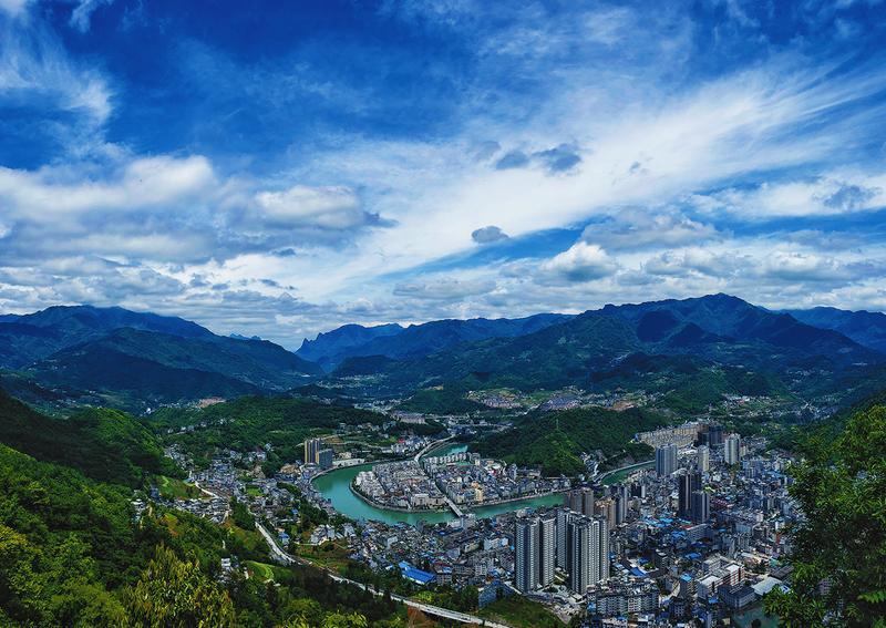 岚皋县县城全景. 通讯员 屈兰平摄