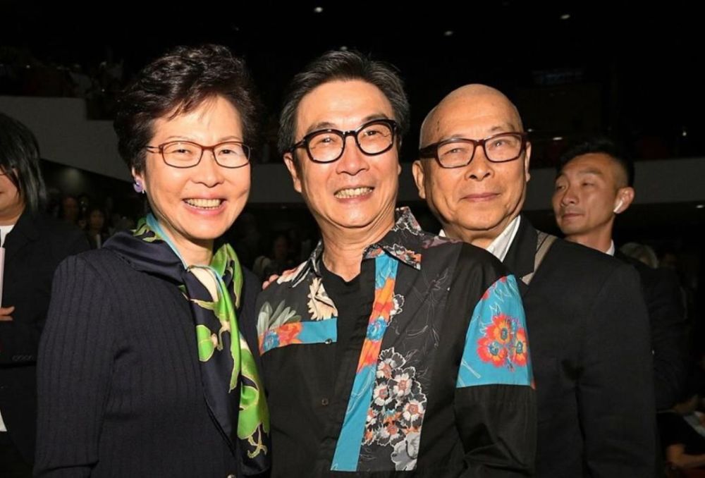 69岁刘松仁近照,隐瞒了15年的空姐老婆,原来是我们熟悉的她