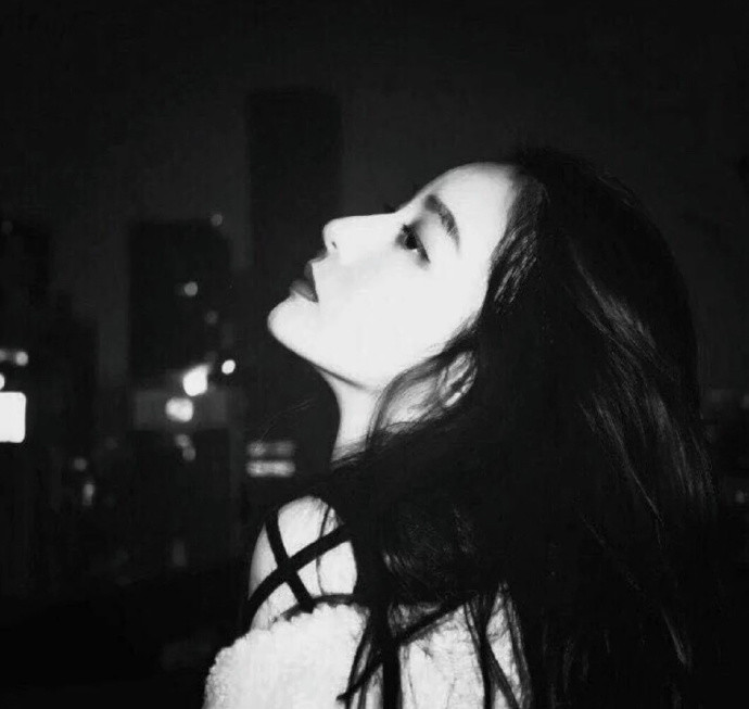 精选少女高清头像:纯美黑白风少女头像,有喜欢的同学赶紧收藏吧