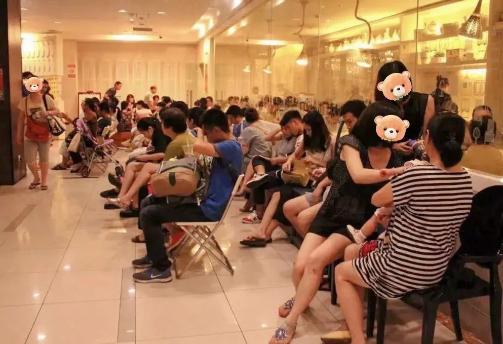 餐厅等位,奶茶排队……节假日在西安吃饭到底有多难!